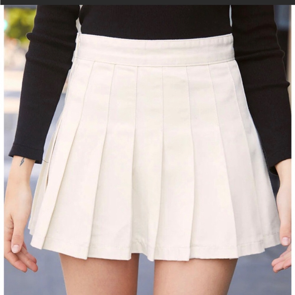 BRANDY MELVILLE J GALT IVORY COTTON PLEATED COTTON SKORT SIZE SMALL NEW - Picture 1 of 10